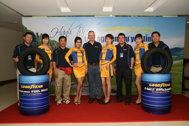 Ban lãnh đạo Goodyear và hai nhà phân phối của Goodyear tại hai miền Nam và Bắc